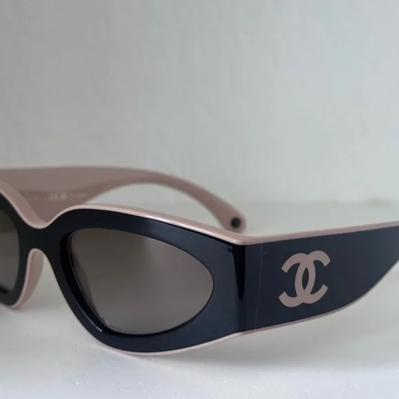 CHANEL CAT EYE SUNGLASSESNylon Black & BeigeC534/M3, A71614 X02281 S3443